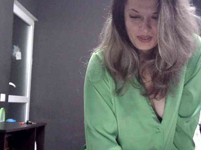 lionessmom webcam