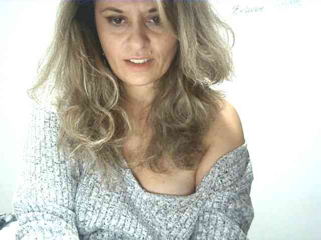lionessmom webcam