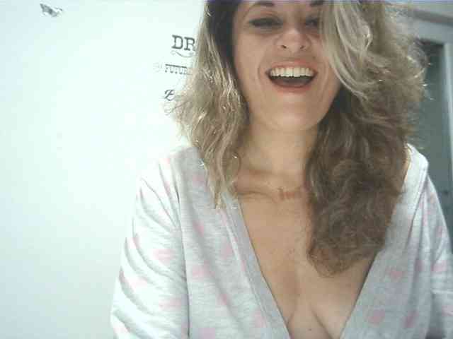 lionessmom webcam
