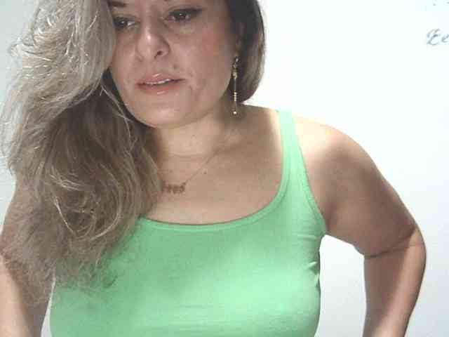lionessmom webcam