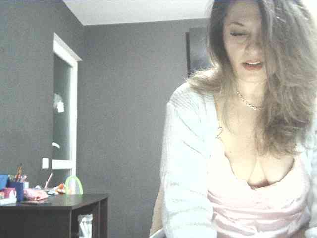 lionessmom webcam