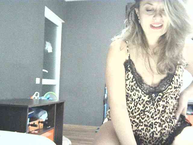 lionessmom webcam