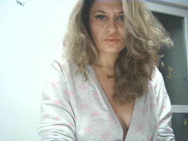 lionessmom webcam