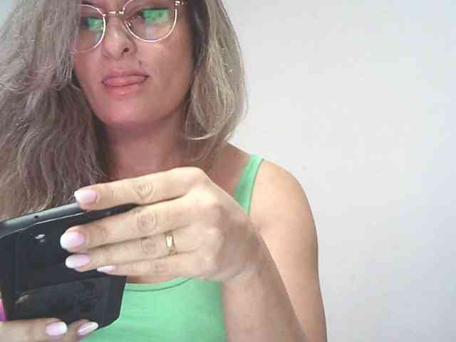 lionessmom webcam