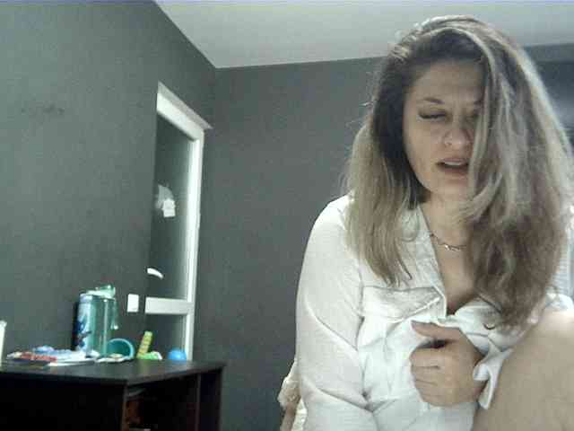 lionessmom webcam