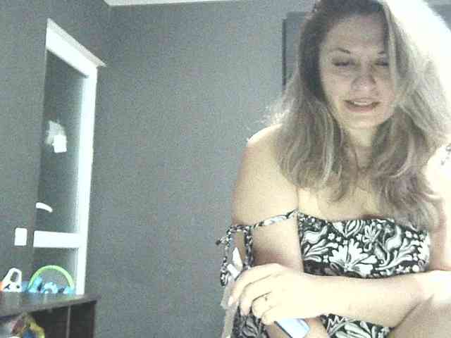 lionessmom webcam