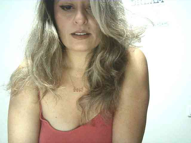 lionessmom webcam