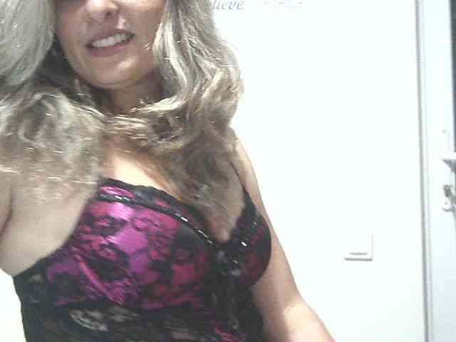 lionessmom webcam