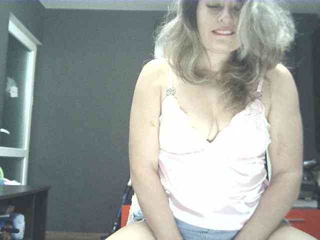 lionessmom webcam