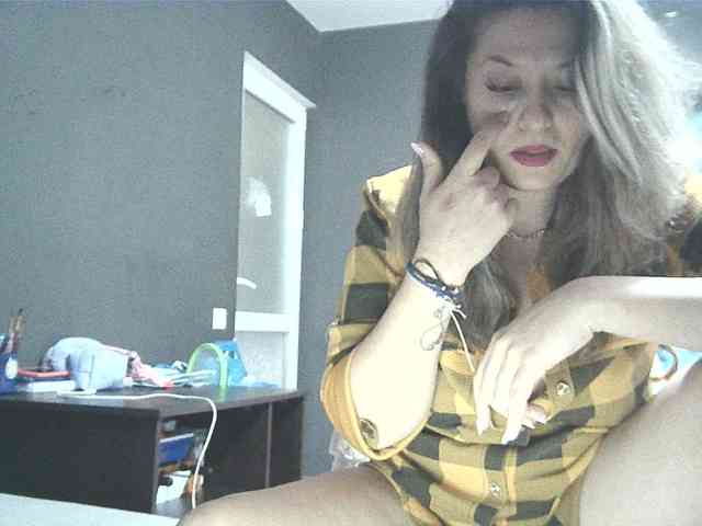 lionessmom webcam