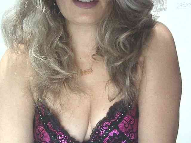 lionessmom webcam