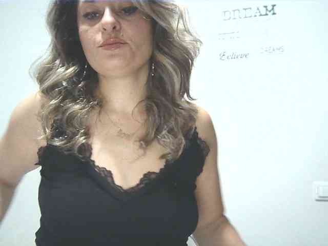 lionessmom webcam