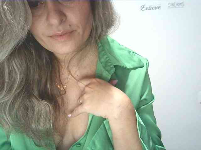 lionessmom webcam