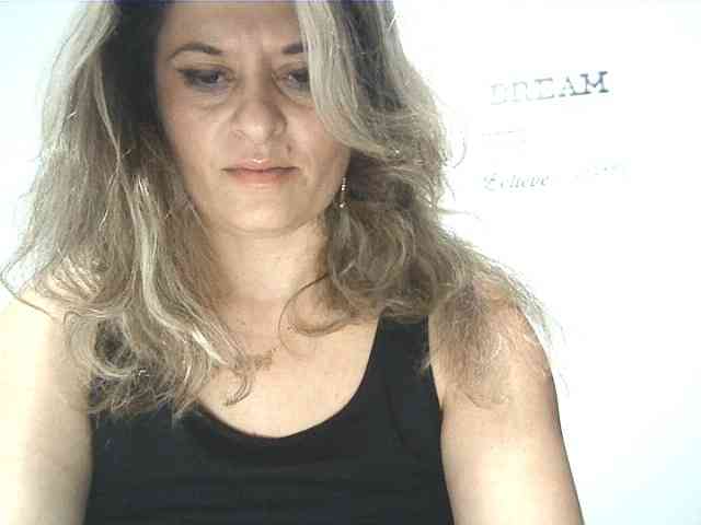 lionessmom webcam