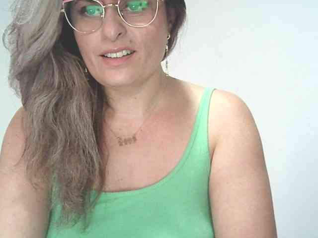 lionessmom webcam