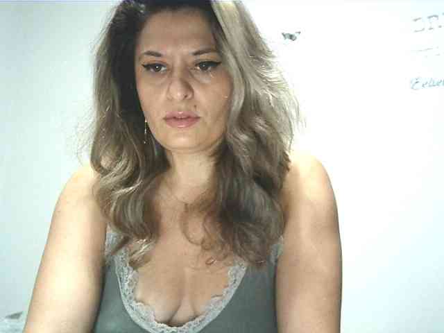 lionessmom webcam