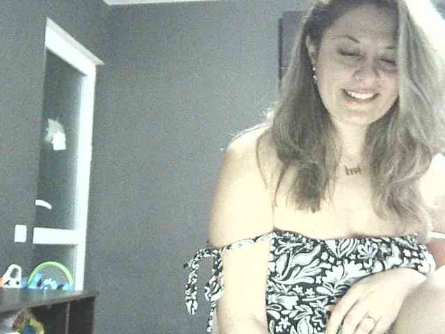 lionessmom webcam