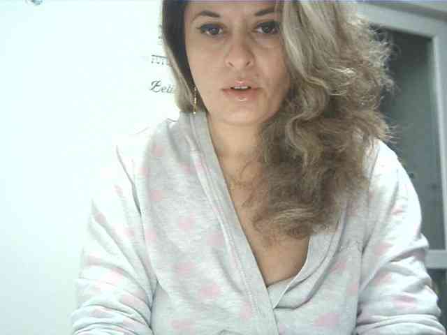 lionessmom webcam