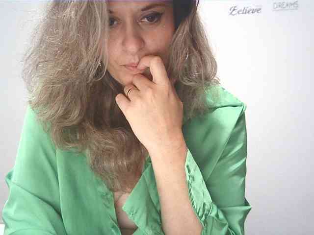 lionessmom webcam