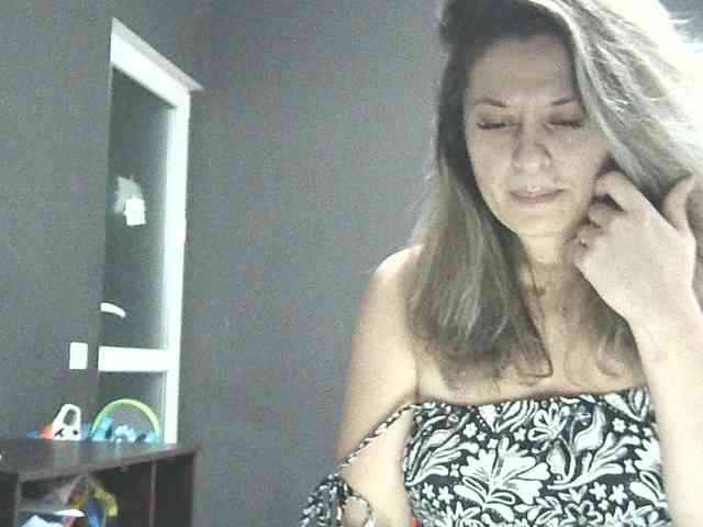 lionessmom webcam