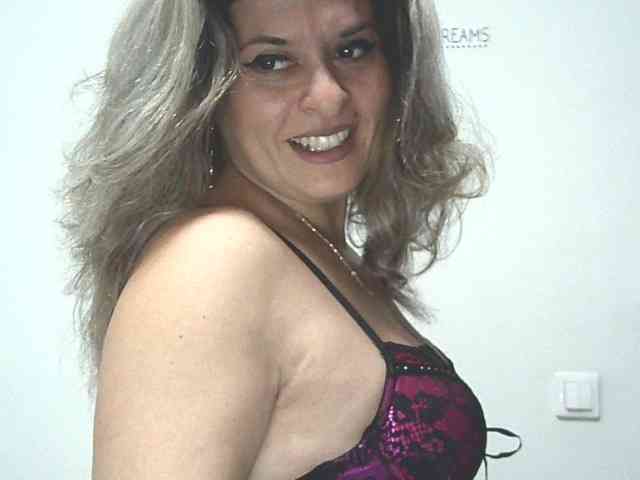 lionessmom webcam