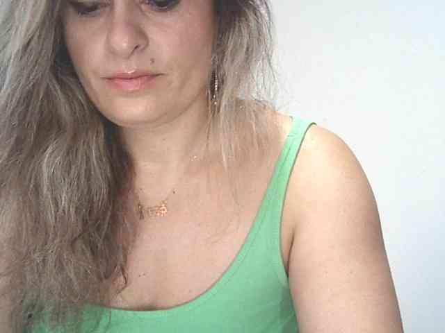 lionessmom webcam