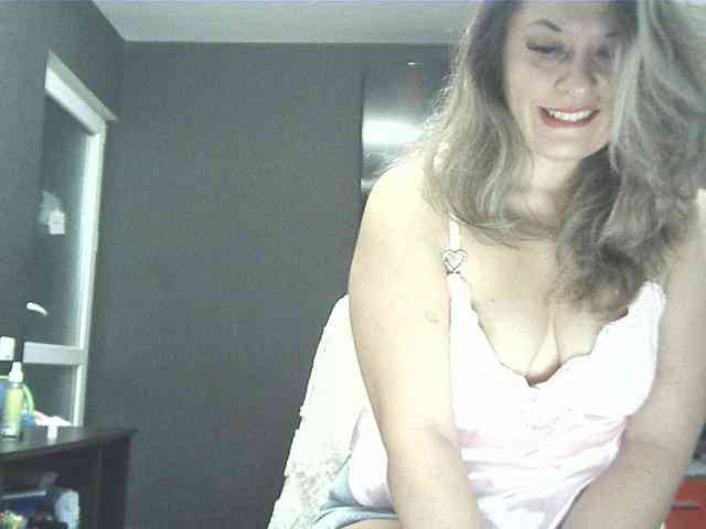 lionessmom webcam