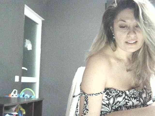 lionessmom webcam