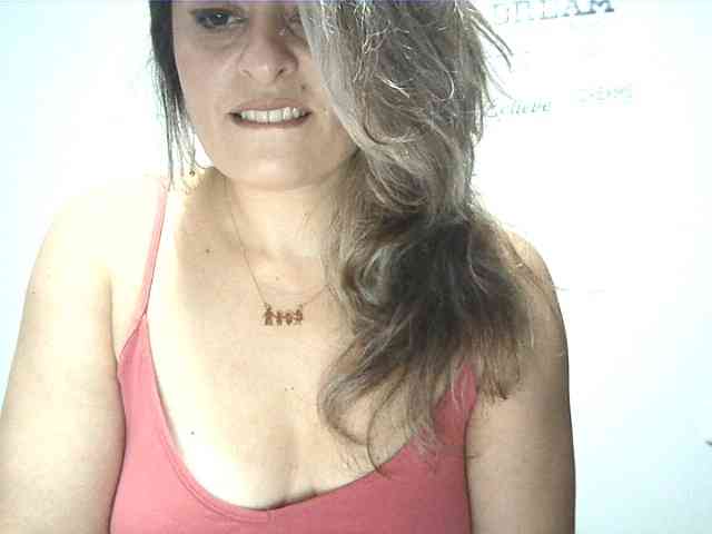 lionessmom webcam
