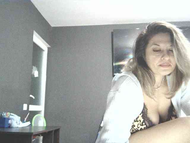 lionessmom webcam