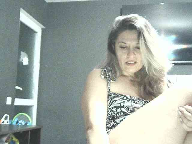 lionessmom webcam