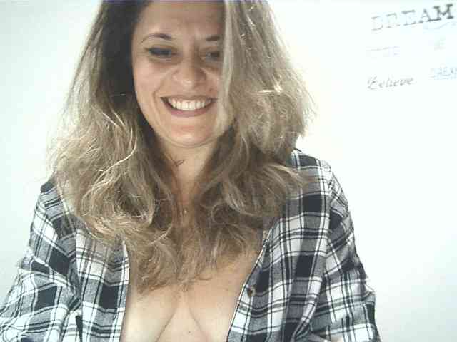 lionessmom webcam