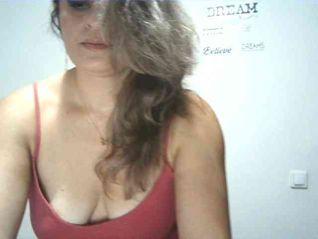 lionessmom webcam