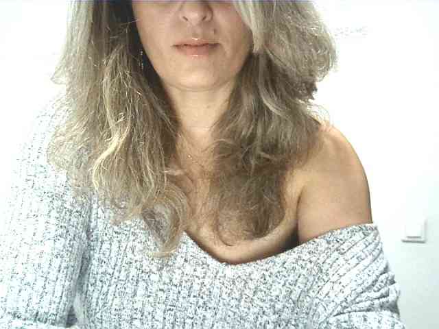 lionessmom webcam