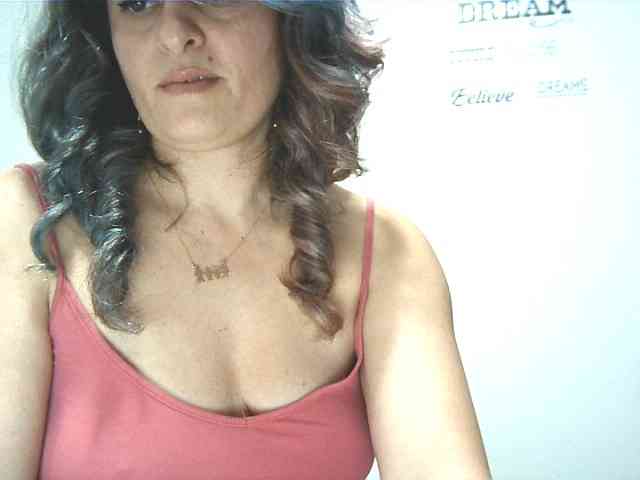lionessmom webcam