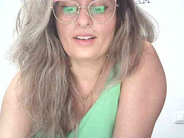 lionessmom webcam