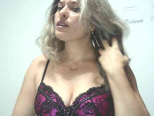 lionessmom webcam