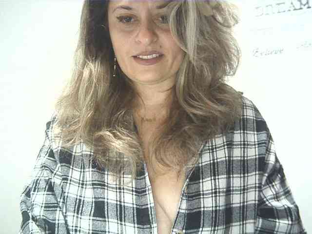lionessmom webcam