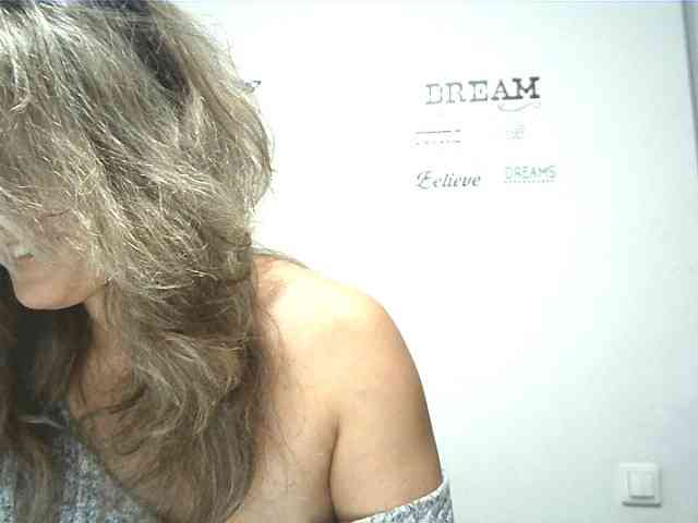 lionessmom webcam