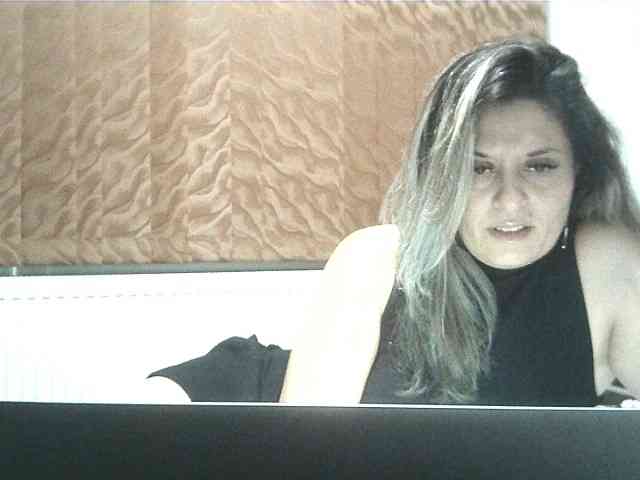 lionessmom webcam