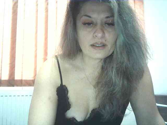 lionessmom webcam