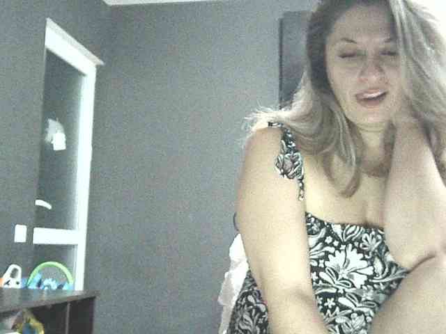 lionessmom webcam