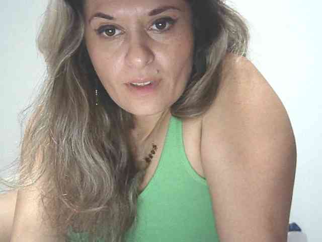 lionessmom webcam