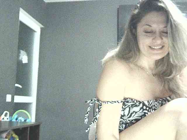 lionessmom webcam
