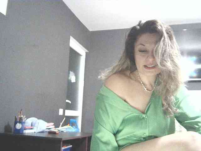 lionessmom webcam