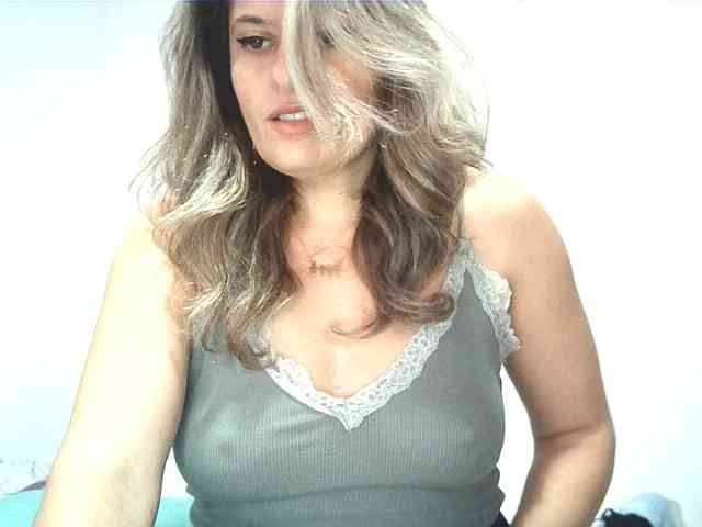 lionessmom webcam
