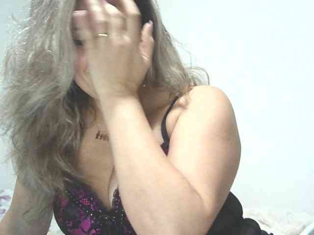 lionessmom webcam