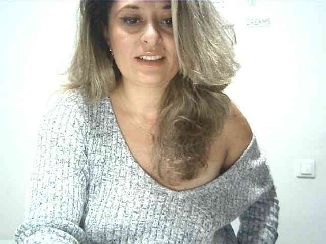 lionessmom webcam