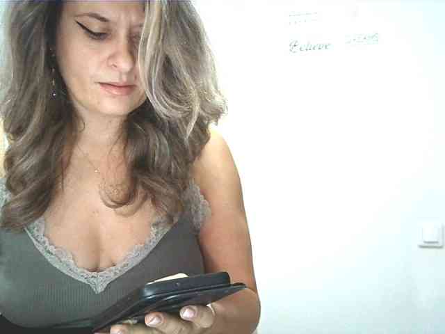 lionessmom webcam