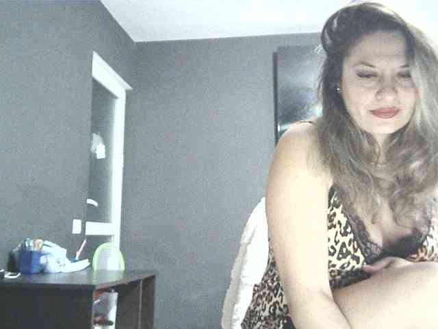 lionessmom webcam